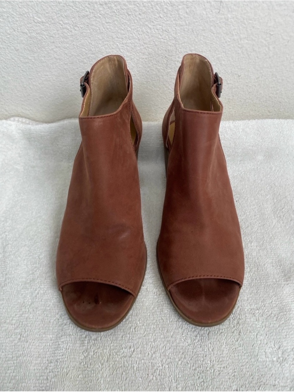 Lucky Brand Women Clay Leather Peep Toe Chunky Heel Bootie Size 8.5 Boho Western